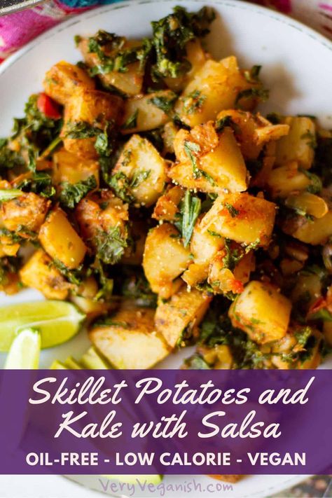 Quick, easy and low calorie pan-seared skillet potatoes and curly kale seasoned with tomato salsa and garlic salt. This filling, oil-free meal is tasty as a one-pot meal for weight loss, as a side dish or a filling for tacos or enchiladas. Simple Starch Solution Meals, Potato Reset Recipes, Potato Recipes Low Calorie, Super Low Calorie Recipes, Vegan Bean Burger, Potatoes And Kale, Starch Solution Recipes, Curly Kale, How To Cook Kale