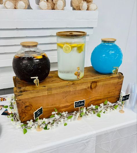 Drink Station Baby Shower Ideas, Baby Shower Drink Ideas, Shower Drink Station, Baby Shower Drink Station, Chelsea Baby, Baby Shower Drinks, Dessert Station, Simple Baby Shower, Drink Station