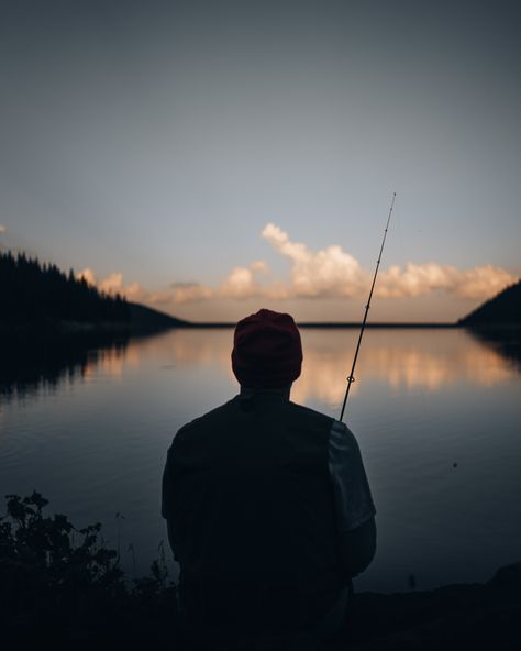 Fishing Photoshoot, Fisherman Aesthetic, Summer Fishing Aesthetic, Night Fishing Aesthetic, Fishing Net Aesthetic, Fishing Asethic, Ocean Fishing Aesthetic, Man Fishing Photography, Fishing Aesthetic