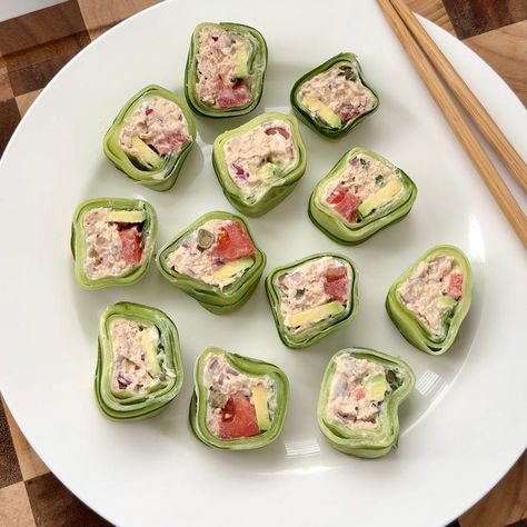 Tunacado Cucumber Roll, High Protein Low Calorie Recipes, Cucumber Roll Ups, Low Calorie Recipe, Keto Lunches, Cucumber Rolls, Healthy Low Carb Snacks, Salad Rolls, High Protein Low Calorie