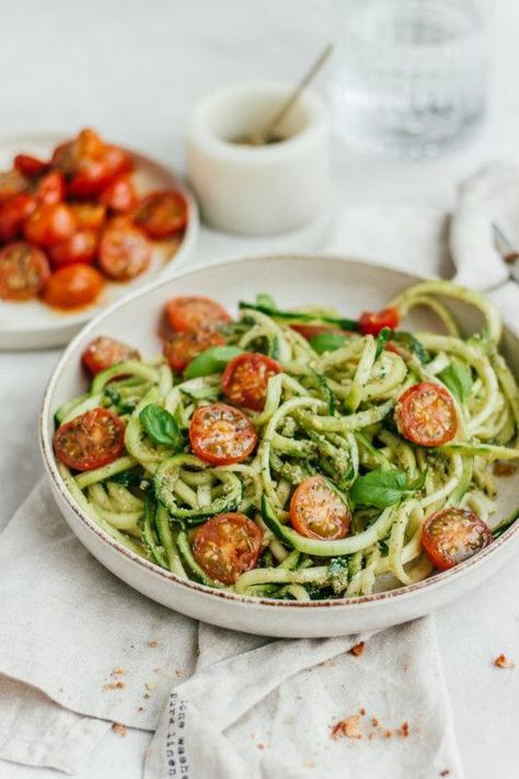 Courgetti Recipe, Courgette Pasta, Veggie Food, Pesto Pasta, Lunches And Dinners, Veggie Recipes, Soul Food, Superfoods, Pasta Recipes