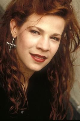 Lili taylor Danielle Brisebois, Lili Taylor, Classic 80s Movies, Boys Don't Cry, Auburn Hair, Opera Singers, Botanical Beauty, Actress Pics, Human Face