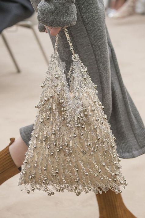 Paco Rabanne Bag, Paris Mode, Lv Bags, Kelly Bag, Van Cleef Arpels, Paco Rabanne, Fashion 2018, Beaded Bags, Filet Crochet