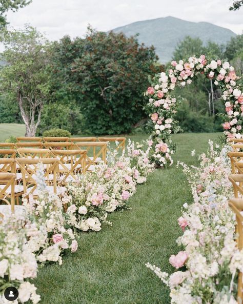 Wedding Isles, Light Pink Wedding, Dream Wedding Decorations, Aisle Flowers, Pink Wedding Theme, Future Wedding Plans, Dream Wedding Ideas Dresses, Pastel Wedding, Cute Wedding Ideas