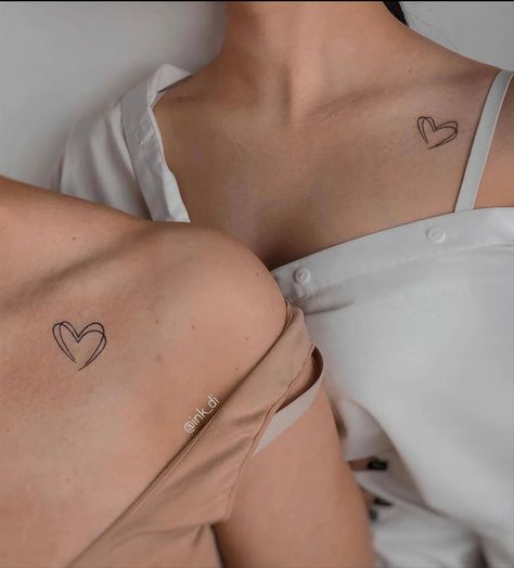 Front Shoulder Tattoos, Simple Heart Tattoos, Mum Tattoo, Maching Tattoos, Mom Daughter Tattoos, Matching Friend Tattoos, Unique Small Tattoo, Small Chest Tattoos, Small Heart Tattoos