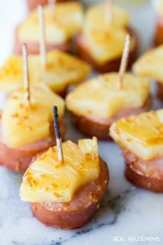 Cooked Glazed Kielbasa Bites lined up on a serving platter Christmas Appetizers Recipes, Kielbasa Bites, Make Ahead Christmas Appetizers, Thanksgiving Buffet, Holiday Appetizers Christmas, Frozen Appetizers, Make Ahead Appetizers, Christmas Recipes Appetizers, Breakfast And Brunch