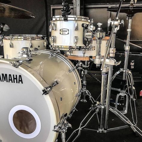 Custom Drum Set, Cool Drumsets, Yamaha Drums, Unique Drum Sets, Yamaha Drum Sets, Drum Sets For Sale, How To Play Drums, Drum Set, Drum Kits