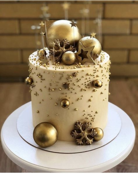 Christmas Pastries, Christmas Cake Designs, New Year's Cake, Xmas Cake, Beautiful Birthday Cakes, Cake Decorating Designs, Holiday Cakes, Birthday Cake Decorating, Drip Cakes