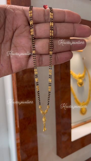 Black Beads Chains Gold Short, Short Nallapusalu Designs Gold Latest, Short Nallapusalu Designs Gold, Short Mangalsutra Designs Gold Latest, Mangalsutra Vati, Nalla Pusalu Designs Latest Short, Black Beads Designs, Nallapusalu Designs Gold Short, Short Black Beads