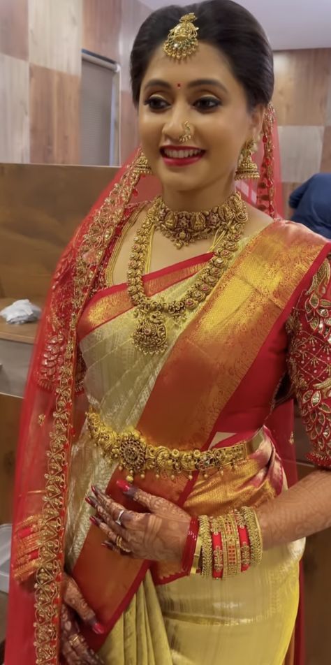 Telugu Bride Muhurtham Look, Muhurtham Sarees For Bride, Wedding Muhurtham Sarees, Indian Marriage Saree Wedding Ideas, Bridal Marriage Saree, Bridal Golden Sarees South Indian, Bride Muhurtham Hairstyle, Gold Saree For Bride, Muhurtha Saree Blouse Design