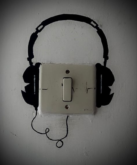 Light Switch Cricut Ideas, Painting Headphones, Room Ideas Painting, Star Headphones, Diy Room Ideas, Headphones Grunge, Headphones Music, Music Headphones, Diy Room