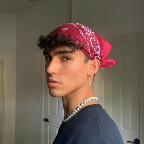 Guys In Bandanas, Bandanna Hairstyle Men, Guys Bandana Style, Mens Head Scarf, Mens Bandana Style, Bandana Hairstyles Men, Red Bandana Outfit, Headscarf Men, Bandana On Head