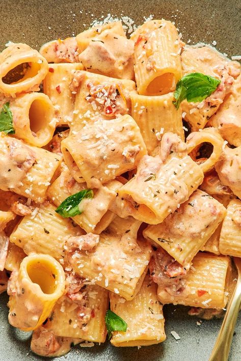 marry me pasta Marry Me Pasta Vegetarian, Marry Me Pasta Recipes, Marry Me Pasta, Macaroni Dishes, Weeknight Dinner Pasta, Marry Me Chicken Pasta, Pasta Entrees, Weeknight Pasta, Red Pesto