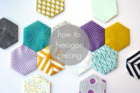 Picture of hexagon piecing tutorial Hexagon Quilt Tutorial, Octagon Quilt, Hexagon Quilt Pattern, Patches On Clothes, Hexagon Patchwork, English Paper Piecing Quilts, Hexagon Quilt, Paper Piecing Quilts, Hexagon Pattern