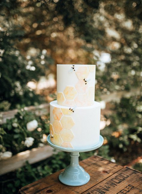 First of all, how cute is this theme?! The bumble bee baby shower is as sweet as honey... and features it too ;). From a cake decked out in honeycomb to a garden setting and flowers-for-your-hair bar, every detail plays off of the main idea. Bee Baby Shower Cake, Honeycomb Cake, Bee Cake, Baby Shower Party Themes, Honey Bee Baby Shower, Bee Birthday Party, Bee Cakes, Bee Baby Shower Theme, Bumble Bee Baby Shower