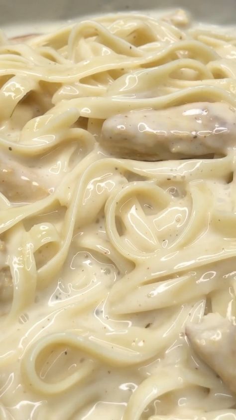 Fettachini Alfredo, Fetuccini Alfredo, Alfredo Fettuccine, Fettucini Alfredo, Melting Butter, Fettuccine Noodles, Cream Butter, Fettuccine Alfredo, Pro Tip