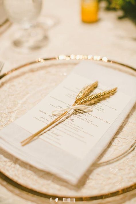 Who knew dried foliage could be so cool? Wheat, pampas grass and dried flowers are perfect for a Christmas-free, winter themed wedding. And if you don't believe Wheat Christmas Decor, Wheat Table Decor, Wheat Wedding Decorations, Wheat Field Wedding, Wheat Decorations, Wheat Wedding, Dried Foliage, Dinner Place, Dinner Decor