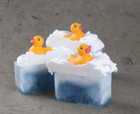 Easter Ducky Soap tutorial (super easy and quick to make) Savon Diy, Săpunuri Handmade, Soap Tutorial, Soap Craft, Diy Kosmetik, Rubber Ducks, Homemade Soap Recipes, Soap Bars, Bath Soap