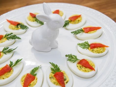 Easter Deviled Eggs, Devilled Eggs, Best Deviled Eggs, Easter Appetizers, Decorações Com Comidas, Deviled Eggs Recipe, Deviled Egg, Food Garnishes, Boiled Egg