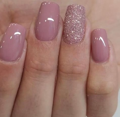 Iv Gel Nails, Mauve Wedding Nails Bridesmaid, Short Gel Nails January, Blush Pink Dip Powder Nails, Dipping Powder French Manicure, Mauve Gel Nails Ideas, Classic Gel Nail Designs, Pink Dip Nails Ideas, Dip Nails 2023 Trends