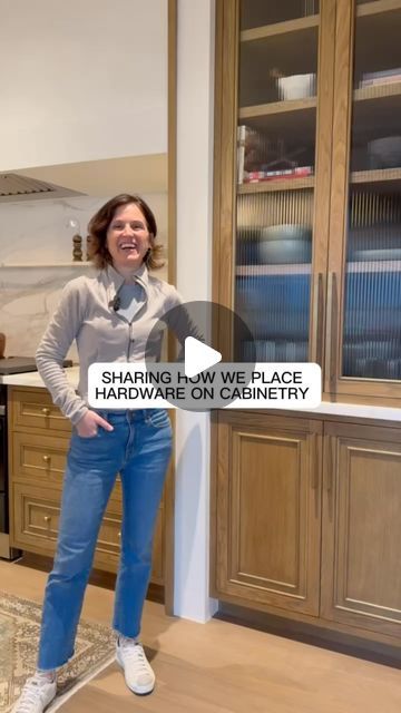 Erin Stetzer on Instagram: "Sharing a little bit about hardware placement ✨ Design: @studiomcgee Architect: @reagan_andre_architecture Builder: @erinstetzerhomes Want to talk with Erin about YOUR project? For homeowners and builders, whether you are looking for input on a current project or thinking about building or remodeling a home, Erin and her team are here to help you through the entire process! Head to https://www.erinstetzerhomes.com to book a virtual consult with Erin today ✨💻🙌 ______ #erinstetzerhomes #homebuilder #custombuilder #customhomes #customhomebuilder #construction #dreamhome #homeinspo #homedesign #builder #homesweethome #newhome #newconstruction #housegoals #buildersofinstagram #dreamhouse⁠ #archdaily #architecturelovers #handcrafted #interiordesign #realestate #sm Erin Stetzer Homes, Modern European Home, New Kitchen Designs, European Home, Modern European, Arch Daily, February 10, Cupboard Doors, Custom Home Builders