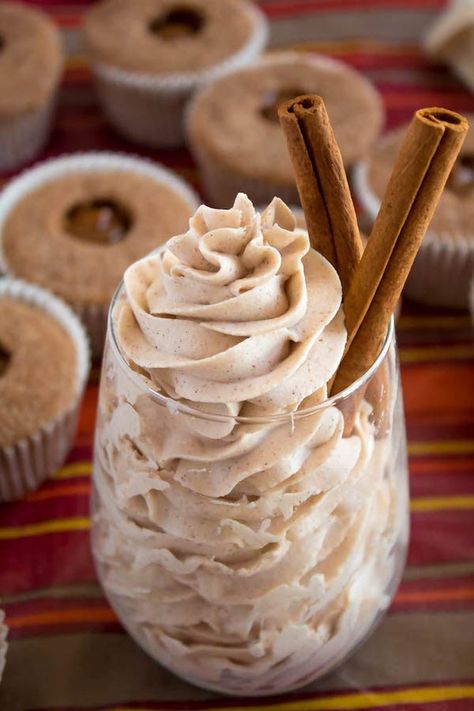 Dreamy Cinnamon Buttercream Frosting ~ Recipe | Queenslee Appétit Churro Buttercream Frosting, Cinnamon Buttercream Frosting, Best Frosting Recipe, Buttercream Recipes, Chocolate Buttercream Frosting Recipe, Cinnamon Buttercream, Icing Recipes, Easy Frosting, Frosting Recipes Easy