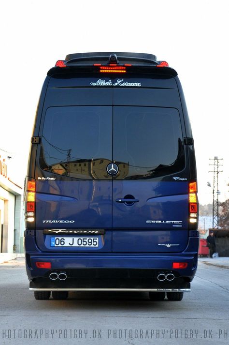 Mercedes Bus, Mb Sprinter, Luxury Van, Car Sticker Design, Sprinter Camper, Suv Models, Armored Truck, Transit Custom, Mercedes Benz 300