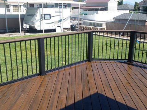 Composite Deck With Black Railing, Deck With Black Railing, Deck With Fence, Home Deck Ideas, Balcony Decking, Back Porch Deck, Drink Rail, Trex Railing, Shaker Siding