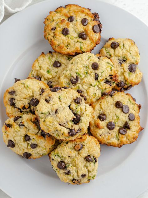 Low Carb Zucchini Cookies, Keto Zucchini Cookies, Healthy Zucchini Cookies, No Sugar No Flour Recipes, No Flour Recipes, Chocolate Zucchini Cookies, Zucchini Cookie Recipes, Zucchini Chocolate Chip Cookies, Zucchini Desserts