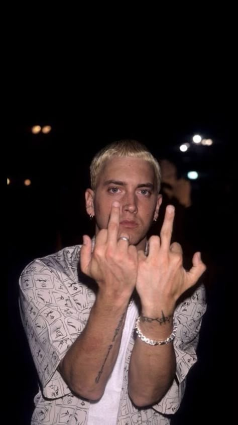 Hiphop Wallpaper Iphone, Eminem Wallpaper Iphone, 90s Rap Aesthetic, Eminem Wallpaper, Eminem Style, 90s Rappers Aesthetic, The Slim Shady, 90s Rappers, Eminem Wallpapers