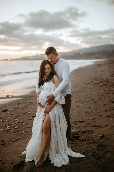 all the beach California vibes <3 Maternity Photoshoot Beach Ideas, Beach Maternity Dress, Beach Pregnancy Photos, Beach Maternity Photoshoot, Beach Maternity Photography, Pregnancy Beach Photoshoot, Maternity Photoshoot Beach, Beach Pregnancy Photoshoot, Ocean Maternity Shoot