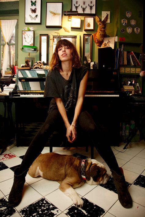 Lou Doillon Style, Lou Douillon, Kate Barry, Home In Paris, John Barry, Best Vacation Destinations, Lou Doillon, Charlotte Gainsbourg, Serge Gainsbourg