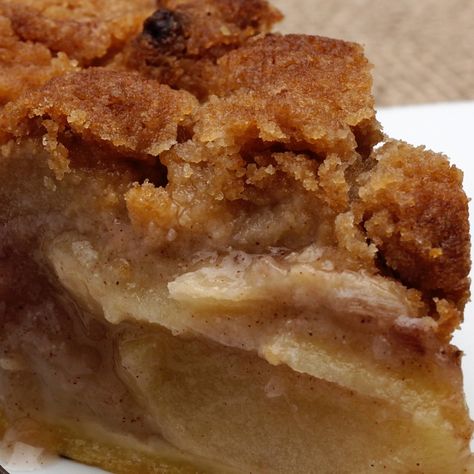 Apple Streusel Pie | 12 Tomatoes Apple Strudel Pie, Apple Streusel Pie, Streusel Pie, Apple Crisp Pie, Best Apples For Baking, Apple Streusel, Cooking Panda, Cinnamon Streusel, Apple Strudel