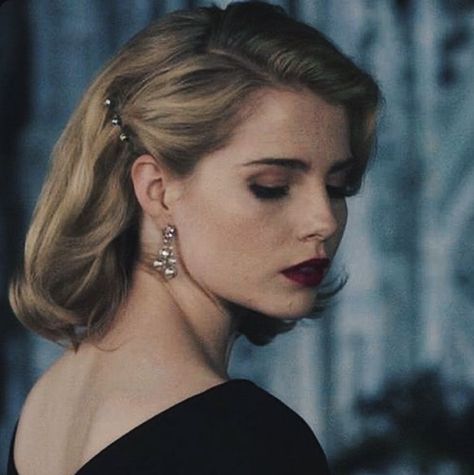 Vintage Hairstyles Tutorial, Makeup And Hairstyle, Lucy Boynton, Vintage Hairstyles, Hair Inspo, Cute Hairstyles, Style Icons, Pretty People, We Heart It