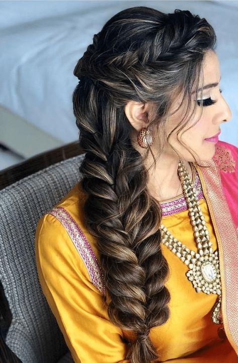 Hairstyle For Indian Wedding Function | 20 different styles - Best Hair Looks Indian Braids, Hairstyles For Indian Wedding, Hair Style On Saree, Dunner Wordend Haar, Engagement Hairstyles, Side Braid Hairstyles, Bridal Hair Buns, Indian Wedding Hairstyles, Indian Bridal Hairstyles