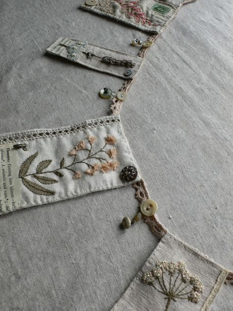 gentlework: May 2014 Botanical Bunting#SewingPatterns#SewingHacks#Fabrics Hantverk Diy, Fabric Bunting, Embroidery Transfers, Sewing Fabrics, Diy Couture, Vintage Embroidery, Embroidery Inspiration, Embroidery And Stitching, Beautiful Embroidery