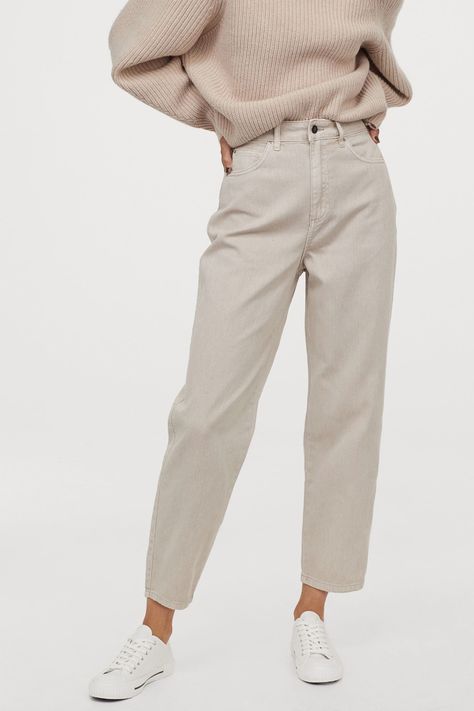 Pants to Wear Instead of Jeans This Fall and Winter | The Everygirl Beige Mom Jeans, Beige Jeans Outfit, Beige Pants Outfit, Beige Hose, Look Jean, Beige Jeans, Jeans Beige, Beige Outfit, Beige Pants