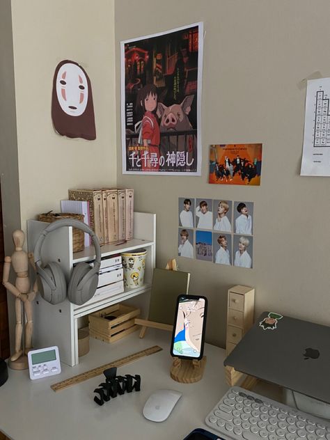 Korean Room, Desk Arrangements, Desk Aesthetic, Interior Design Layout, Brown Desk, Study Desk Decor, Study Sessions, Pc Desk, Desk Setup