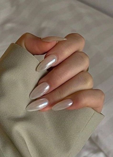 Pearly Chrome Nails, Pearl Almond Nails, Nile Art, Nails Aesthetics, Blue Chrome Nails, Gel Toe Nails, Art Deco Nails, Nails Tumblr, Pearl Nails