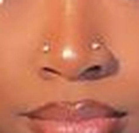 Nose Pericings Both Sides, Second Nose Piercing, Both Nostrils Pierced, Nose Pericings, Nose Percinings Aesthetic, Double Nose Piercing Different Sides, Two Nose Piercings, Double Nostril, Double Nostril Piercing