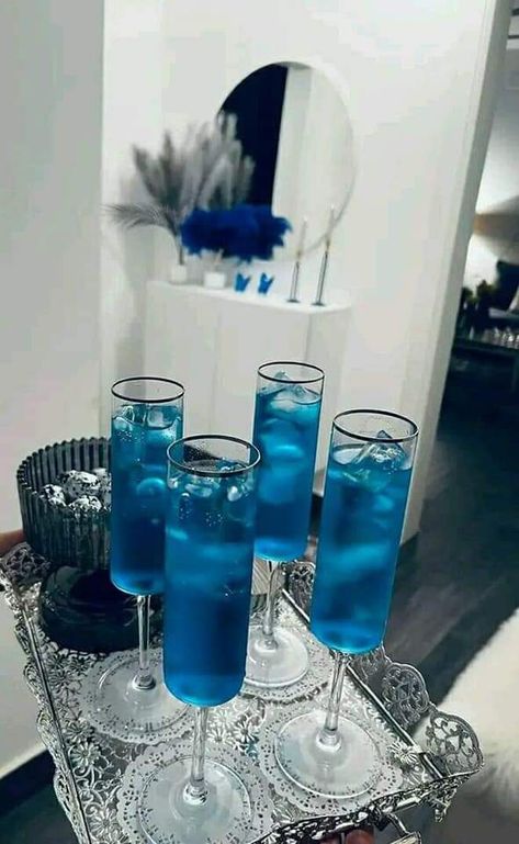 21st Birthday Ideas Blue Theme, Dark Blue Themed Birthday Party, All Blue Party, Dark Blue Birthday Theme, Dark Blue Food, Under The Sea Dinner, Blue Party Aesthetic, Drink Azul, Shades Of Blue Party