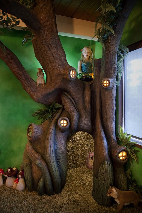 This dad made his daughter a fairy bedroom fit for a fairy princess. EDUCAR DONE Fairytale Bedroom, Tree Bedroom, Fairy Bedroom, Enchanted Tree, Fairy Room, Tree Fort, Daughter Bedroom, Diy Tree, Fairy Tree