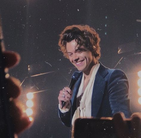 Harry Styles Spotify Playlist Covers, 1d Spotify Covers, Playlist Covers Harry Styles, Spotify Playlist Covers Harry Styles, Harry Styles Spotify Cover, Harry Styles Playlist Cover, Playlist Pictures, Harry Styles Icons, Music Cover Photos