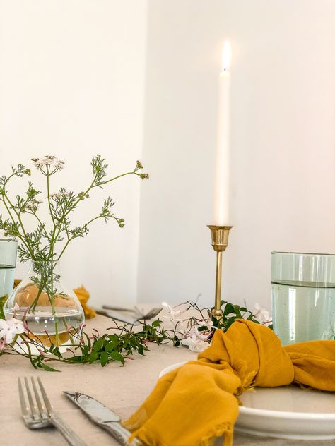 Mustard yellow napkins styled by Melanie. Garden Dinner Table, Yellow Tablescape, Dinner Table Design, Coriander Flower, Mustard Yellow Wedding, Garden Dinner, Yellow Napkins, Golden Garden, Build A Table