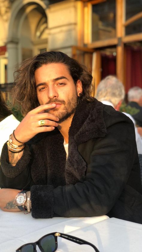 Maluma Maluma Long Hair, Maluma Haircut, Aesthetic Long Hair, Guide Aesthetic, Long Hair Men, Long Hairstyles For Men, Spanish Men, Latin Men, Latino Men