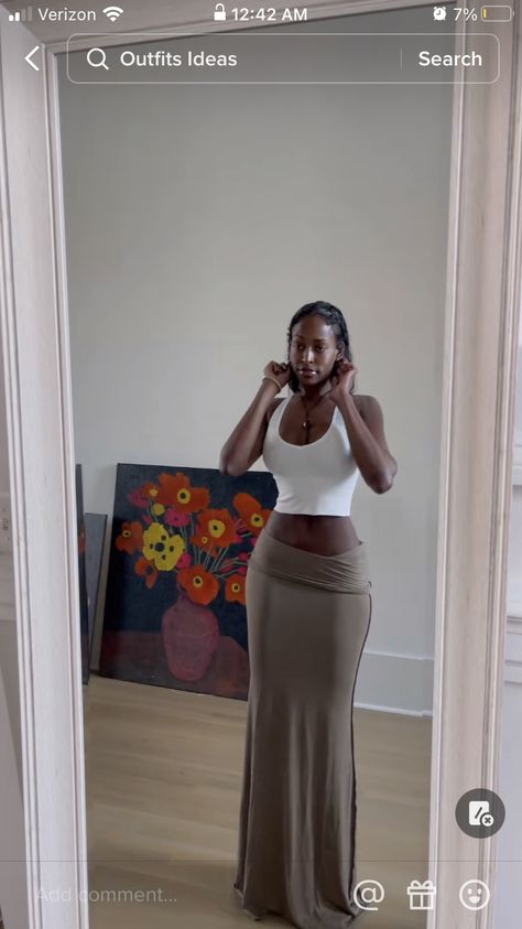 Long Skirts Outfit Aesthetic, Maxi Skirt Outfit Black Women, Estilo Indie, Long Skirt Outfits, Earthy Outfits, Maxi Skirt Outfits, Effortlessly Chic Outfits, Classy Casual Outfits, Swaggy Outfits