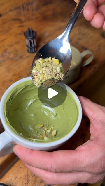 Goran Dujic on Instagram: "Pistachio cappuccino☕️💚" Pistachio Coffee Drink, Pistachio Coffee Syrup, Pistachio Cappuccino, Pistachio Affogato, Pistachio Hot Chocolate, Capuchino Aesthetic, Pistachio Latte Recipe, Pistachio Latte, Pistachio Drink