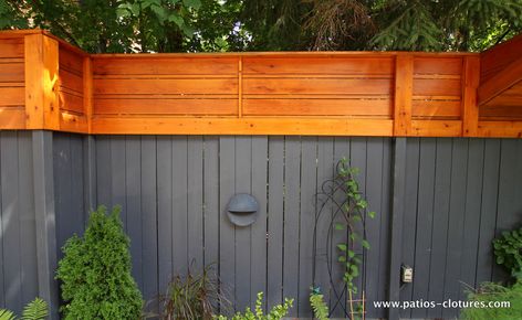 Vertical and horizontal fence stained dark gray in the lower part and cedar color in the upper portion. Grey Fences, Low Fence, Landscaping Along Fence, Wood Picket Fence, Diy Backyard Fence, Picket Fence Panels, Fence Stain, Living Fence, Concrete Fence