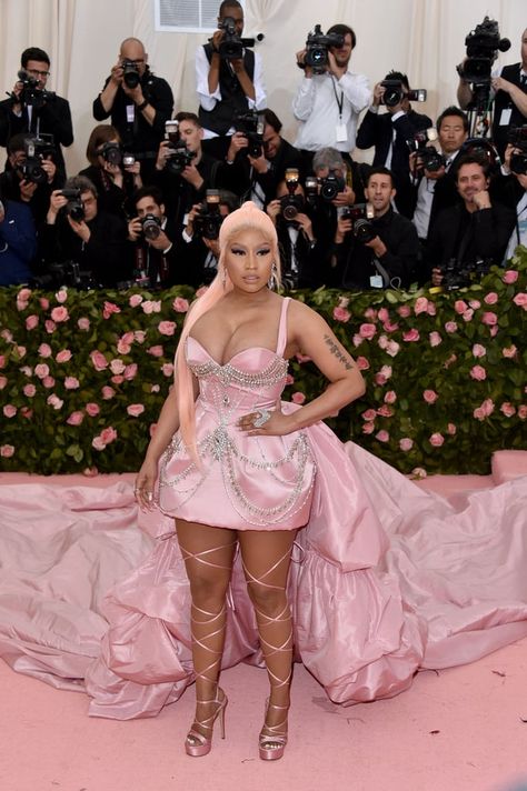 Nicki Minaj at the 2019 Met Gala Nicki Met Gala, Nicki Minaj Looks, Nicki Minaj Met Gala, Nicki Minaj Music Videos, Nicki Minaj Fashion, Most Iconic Dresses, Prabal Gurung Dress, Gala Looks, Nicki Minaj Barbie