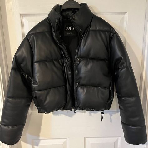 Black Faux Leather Puffer Jacket Leather Puffer Jacket Outfit, Zara Winter Jacket, Zara Puffer Jacket, Faux Leather Puffer Jacket, Zara Puffer, Puffer Jacket Outfit, Leather Puffer Jacket, Leather Puffer, Cropped Puffer Jacket